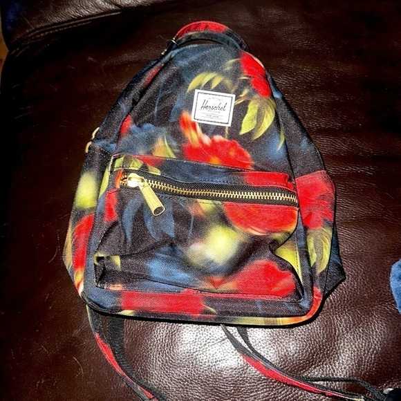 New HERSCHEL SUPPLY CO. NOVA MINI BLURY ROSES Backpack 9L - Picture 1 of 5